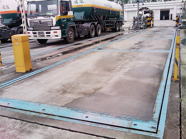 混泥土臺(tái)面汽車衡（模擬式、數(shù)字式）